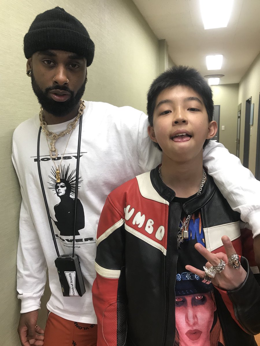 Guapular's tweet image. Lil bro