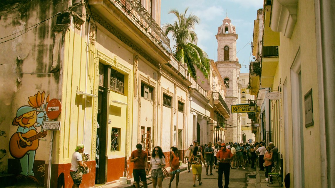 margins_fi's tweet photo. Calles con historias: Empedrado
https://t.co/HNSnTLC1XR
Son varias las calles de piedra que aún existen en La #Habana, #Cuba, un recuerdo a nuestros pies de los remotos caminos que conectaban la Villa de San Cristóbal. La 1ra de todas, como indica su nombre, fue Empedrado... https://t.co/yBon3jMJfX