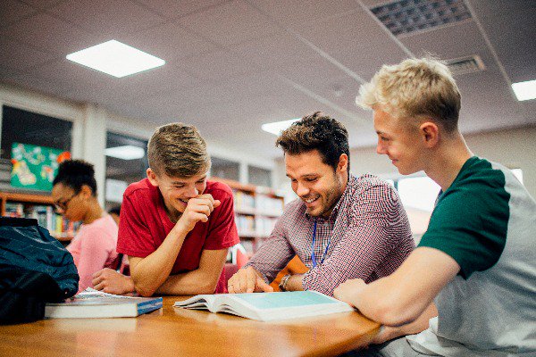 WhichuniUK's tweet photo. Year 11s, are you already thinking about which A-level subjects you might take next year?

How to pick the right A-levels: https://t.co/JbdKV3cEmw https://t.co/OSzrtzvWCd
