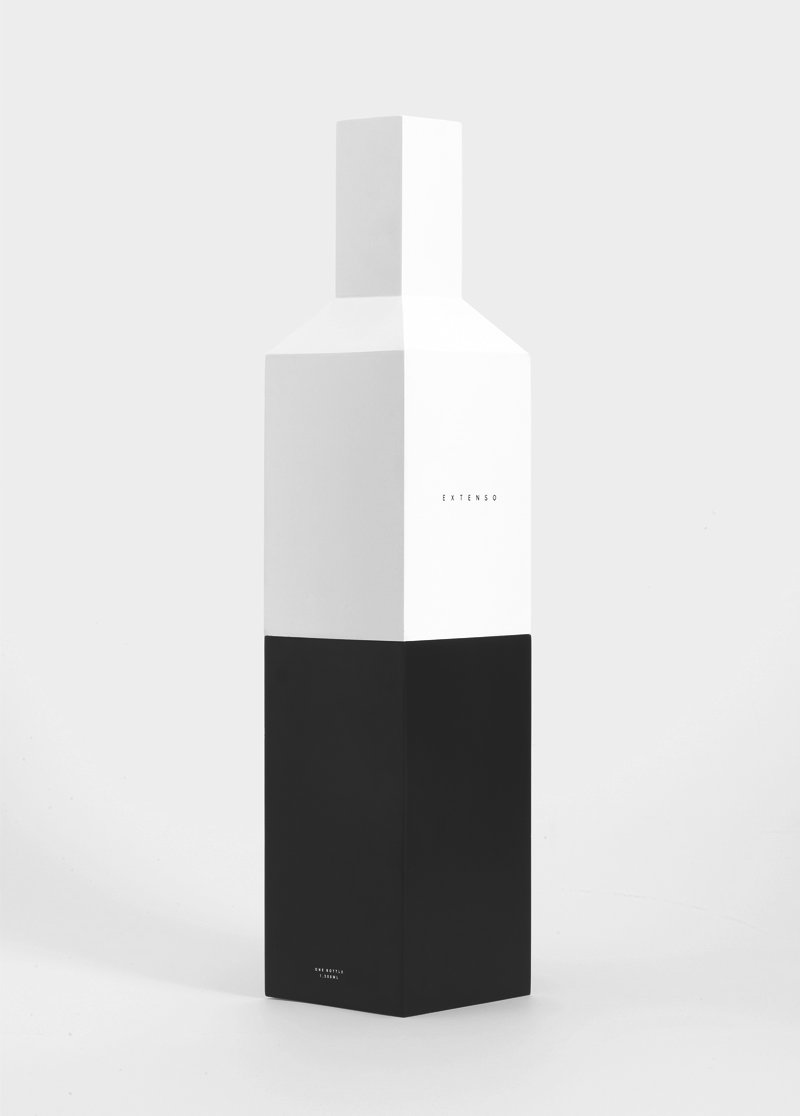 minimalissimo's tweet photo. From the archives: Exemplary minimal packaging design of the Extenso Wine Bottle by Eduardo del Fraile.

Read more: https://t.co/mzufwxrqsZ

#minimalism #branding #packaging #design https://t.co/JKac9GGrVn