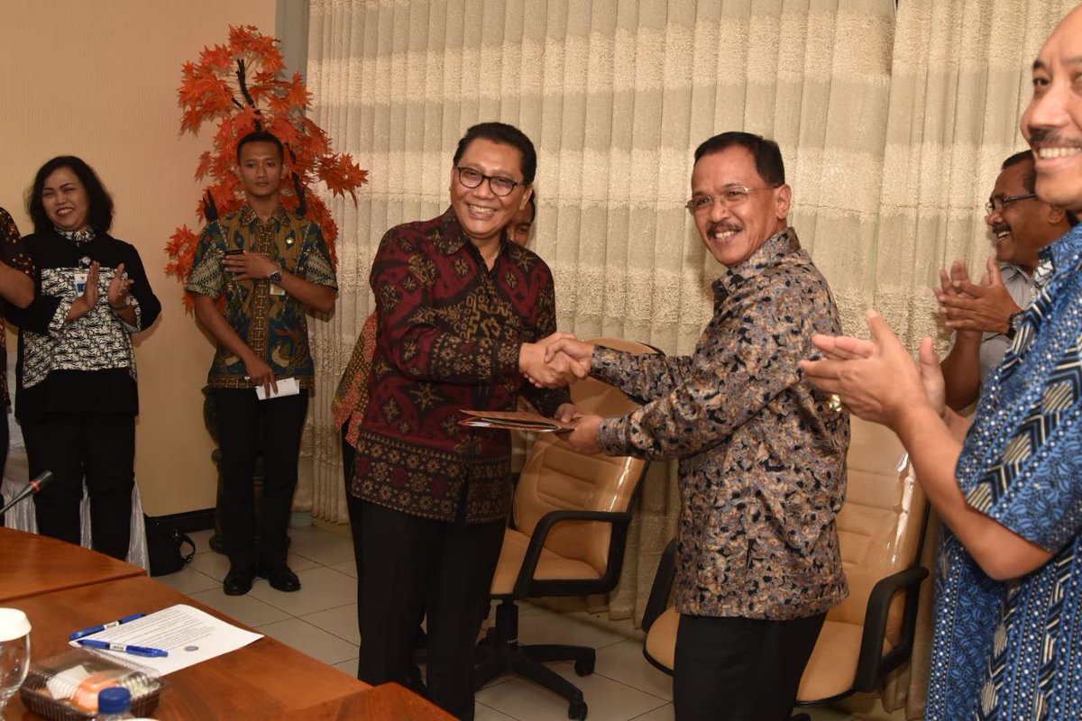 Kegiatan penyerahan dokumen Bandar Udara Ngloram ini merupakan tindak lanjut penandatanganan Berita Acara Serah Terima Alih Status Penggunaan Barang Milik Negara Bandara Ngloram Blora.