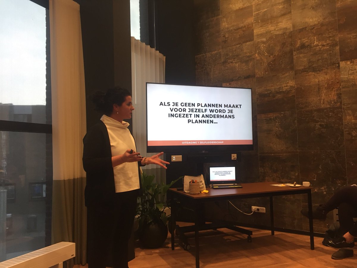 Super leerzame workshop gehad #futureofwork met <a href="/Saravanbroekhov/">Sara van Broekhoven @FutureTalentFactory</a>. Nooit te oud / jong 😉 om te leren!