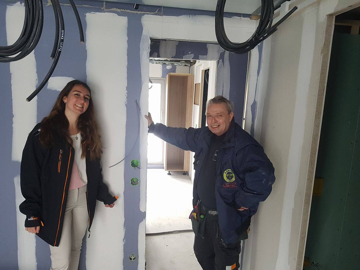 Aditech_NL's tweet photo. Op projectbezoek met onze nieuwe collega Mandy. Frank heeft Mandy een mooie rondleiding gegeven op de boot waar hij bezig is met renovatiewerk. 

#WerkVoorWinnaars #InwerkTraject #AditechArnhem https://t.co/5HV8xv8KL7