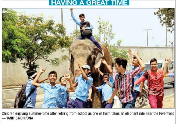 HanifSindhi11's tweet photo. #DNA #Ahmedabad #elephant #students #riverfront https://t.co/ZDcrnT1Ge3