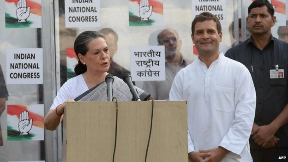 DineshsingAG's tweet photo. @AsYouNotWish @vsurywanshi87 A shameful defeat in #GeneralElection2014 & smiling @RahulGandhi during @INCIndia media address shows he smiles when he is hurt! SmilingTherapy from munnabhai! #DilToBacchaHaiJi #ThodaKacchaHaiJi 😜 https://t.co/5Mtzz0w1au