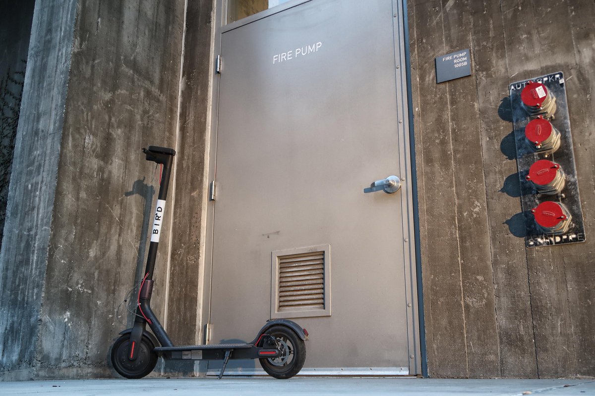 superphotosdoug's tweet image. Here are a few abandoned douche rockets #techtrash @scooteridiots @FitzTheReporter @janiehar @juliacarriew @48hills @sfweekly @AaronPeskin @JaneKim @sffdpio @sfmta_muni