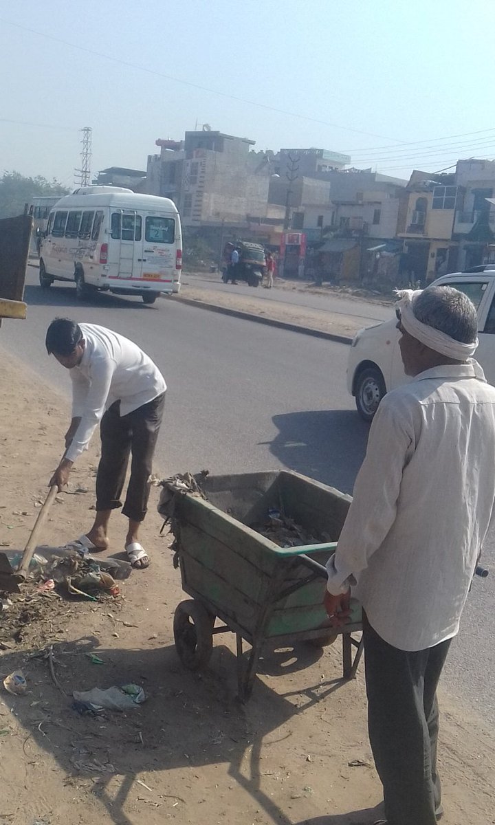 Swachh Faridabad (@swachhfaridabad) on Twitter photo Cleaning & Sweeping on Mathura Road <a href="/VipulGoelBJP/">Vipul Goel</a>, <a href="/SeemaTrikha_BJP/">Seema Trikha</a>, <a href="/Lalitnagar90INC/">Lalit Nagar</a>, @Faridaba_MLA_86, <a href="/MSHAYIN/">Md Shayin Danoda</a>, @FBDDCA Cleaning & Sweeping on Mathura Road <a href="/VipulGoelBJP/">Vipul Goel</a>, <a href="/SeemaTrikha_BJP/">Seema Trikha</a>, <a href="/Lalitnagar90INC/">Lalit Nagar</a>, @Faridaba_MLA_86, <a href="/MSHAYIN/">Md Shayin Danoda</a>, @FBDDCA