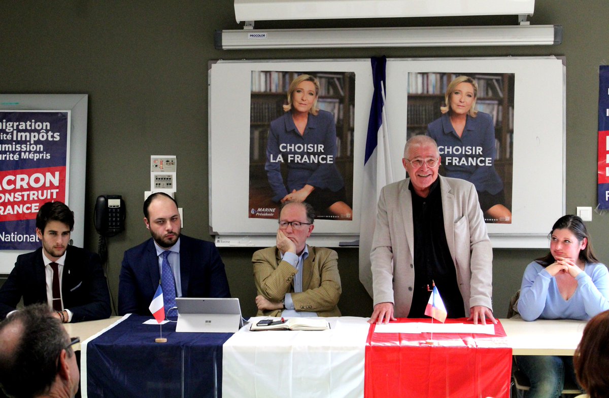 Rnational44's tweet photo. Un beau moment d'amitié française, hier soir à l'Agora de Saint-Nazaire, aux côtés de Pascal Gannat, des élus et militants du Front national, venus nombreux. Choisir la France quand les autres l'abandonnent : un impératif !
#FN44 #SNBM https://t.co/Psboqo3qID