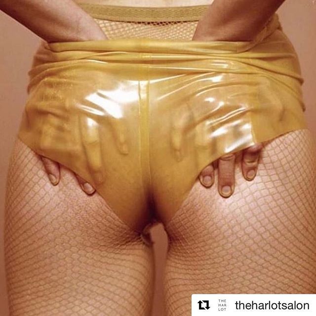 GalwayTightsers's tweet photo. #Repost @theharlotsalon with @get_repost
・・・
Happy #fishnetfriday Tightsers 😉 #fishnets #pantyhose #tights #bumsofinstagram #bumgrab #fridayfeeling https://t.co/GeLFOgdwxD https://t.co/U1HPO8eXiI