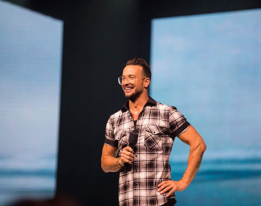 HillsongSAfrica's tweet photo. “God is not looking for perfect people, He is looking for available people!”
Thank you @carllentz for bringing a significant and powerful word this evening at #ColourConf18. We truly believe that every single woman was blessed beyond measure tonight! 
#TurnThePage https://t.co/fw2dEqNqs1
