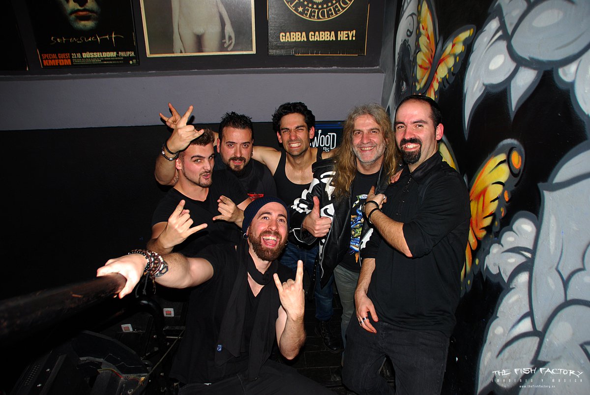 Pedazo rato que echamos con Oscar Sancho de <a href="/LujuriaOficial/">LujuriaOficial</a> en nuestro último paso por Madrid. Un tío que apoya la escena española como pocos.
Foto: Elena de The Fish Factory.
<a href="/salabarracudas/">Barracudas Rock Bar</a> .
.
#Taliesyn #Heridas #Giraheridas #Madrid #Espana #Rock #Hardrock #Metal #Rockandaluz