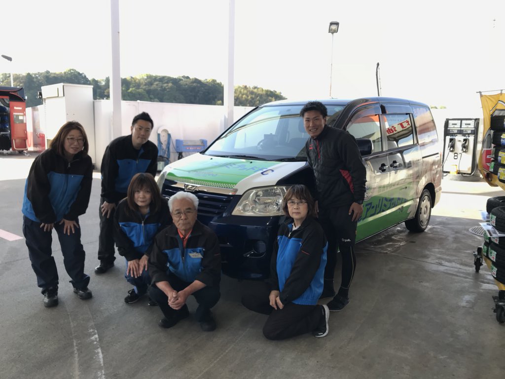 本日は【 #トレジャーシステム 鈴鹿給油所】にてお嬢様聖水カーの洗車をしていただきました。スタッフのみなさんが丁寧に素早く磨いてくださり、ピカピカになりました✨みなさんも楽しみなGW前に車をキレイにしてみませんか？
スタッフのみなさん、暑い中ありがとうございました！
#鈴鹿アンリミテッド