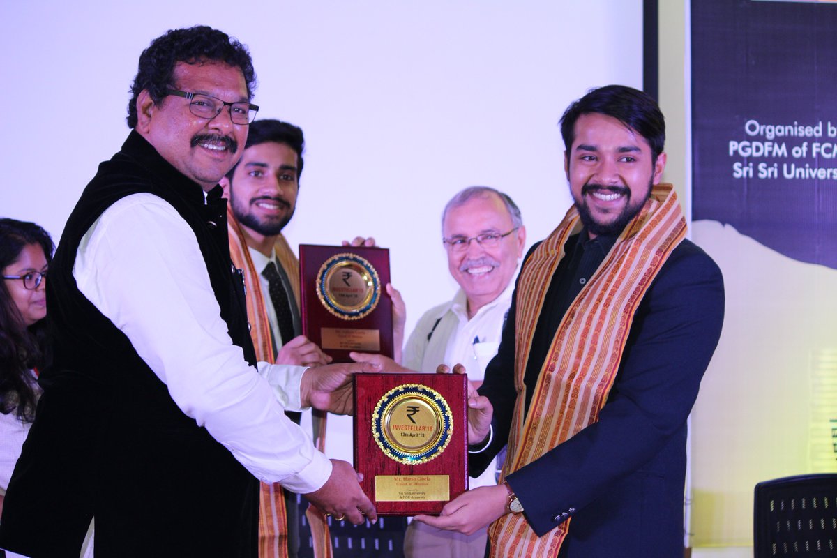 InvestellarSSU's tweet photo. Dr. Srinivas Subbaro, @SrinivaSubbarao, Dean Management Studies &amp; Students' Welfare and Dr. Nand Lal, @nandlal65 felicitated speakers Harsh Goela and Aditya Goela at the National Conference on Financial Markets at Sri Sri University.
#Investellar2k18
#InvestellarSSU https://t.co/jHaatWNRjI