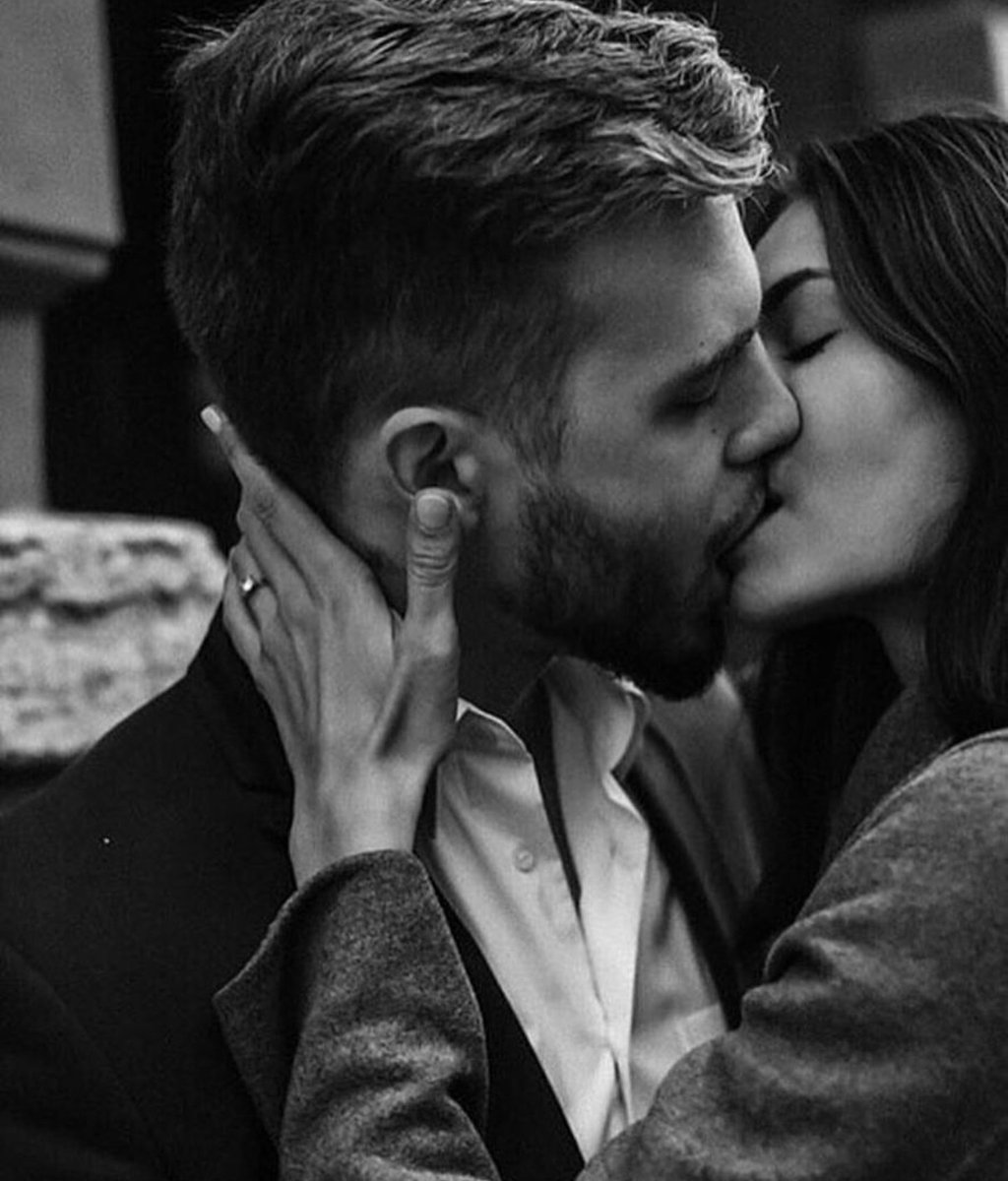 Si no te pone cardíaco, si no te excita inmediatamente, si no te deja con ganas de más... no es un buen beso. Gloria eterna a las personas que besan bien. #DiaInternacionalDelBeso