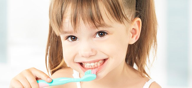 clinicanovodent's tweet photo. 💟 Cuidar la #salud bucal es una tarea que debe comenzar en la👶#infancia. Si hay #caries👾 los dientes heredarán la #enfermedad👉IMPORTANTE inclulcar cuidados 👶👧 como si fuera un #juego para que poco a poco adquieran #hábitos #saludables👉 https://t.co/15CKAGgPub #StopCaries https://t.co/AEcSKz80HN