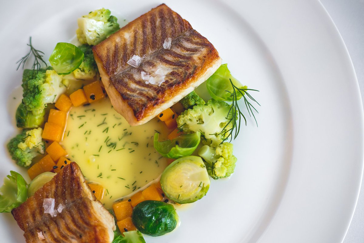 POLAND100BEST's tweet photo. Jesiotr syberyjski z lokalnej hodowli w Zielenicy smażony z dynią i czarnuszką
#Kołobrzeg, Restauracja Arté
https://t.co/JiGN5Ueb6U
#BestRestaurants #NajlepszaRestauracja, #Potrawa #Polska #JesiotrSyberyjski https://t.co/glM4pBFnM1
