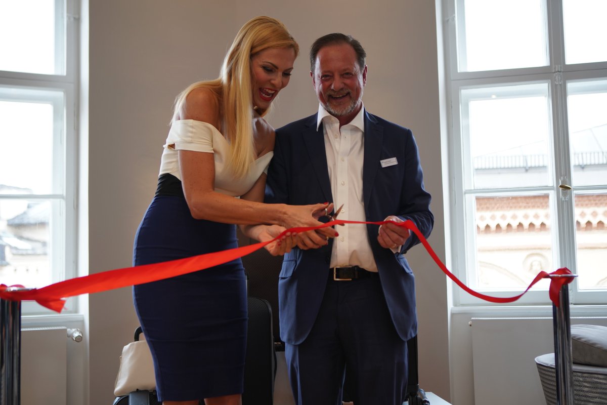 GlobalBlueGroup's tweet photo. New #VIP lounge opening in Munich with guest TV star #sonyakraus! Come visit us soon! #TaxFreeShopping #globeshopper #travel https://t.co/cOu4B20Iv8