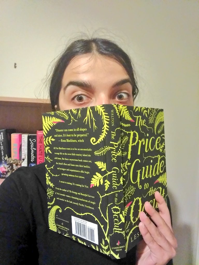 VirtuallyShanti's tweet photo. Look what I bought today! #thepriceguidetotheoccult @LeslyeWalton https://t.co/0Hmw7Dv1z4