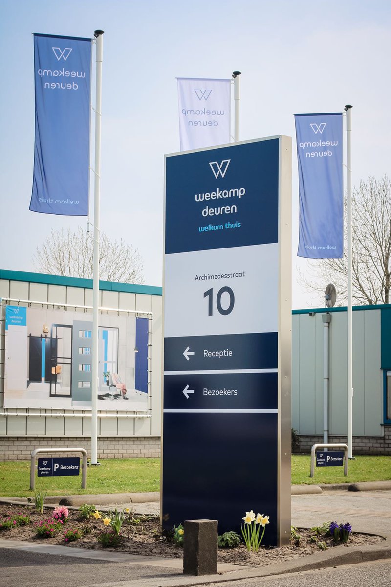 WeekampDeuren's tweet photo. Ons bedrijfspand is nu ook voorzien van een nieuwe frisse uitstraling. Wij zijn er erg blij mee! Wat vinden jullie ervan? https://t.co/137aO7PNLW