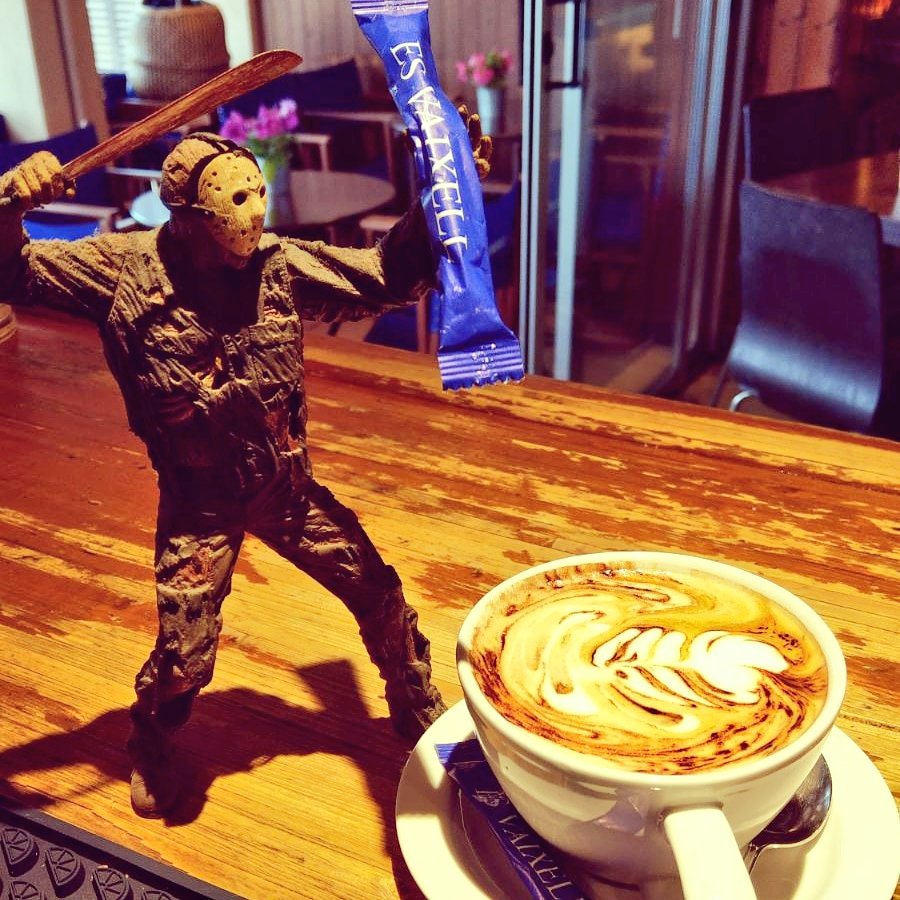 EsVaixell's tweet photo. Feliz #Viernes13 amiguit@s de @EsVaixell !!
Nuestro Jason Voorhees ya ha venido a desayunar! 😁🔪☕ https://t.co/At2MAluGzR