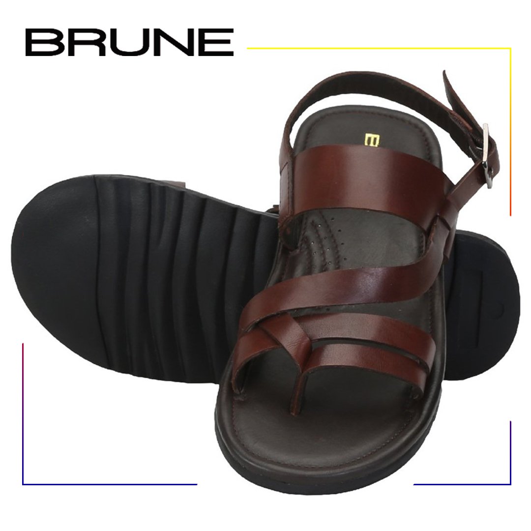 voganow's tweet photo. Casual doesnโt necessarily has to be boring!
#voganow #voganowfashion #Brune #Bareskin #leatheressentials #worldwidedelivery #onlineshoppingindia #fashionblogger #instagood #igers #instafashion #delhigram #latestfashion #casualsandals #sandalsformen #mensfashion #instamen https://t.co/dAyceP1ekN