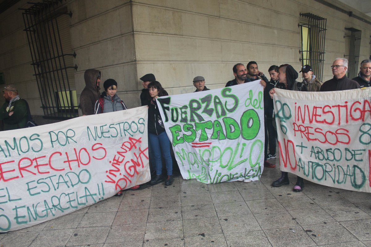 Esta mañana nuestro compañero <a href="/Raulfebrer/">Raúl Febrer Torres 🔻</a> ha vuelto a mostrar el apoyo de IU a los #6DeLaMacarena, que llevan cerca de dos meses en prisión preventiva #Libertad6delaMacarena #StopRepresión #NoMásMordazas