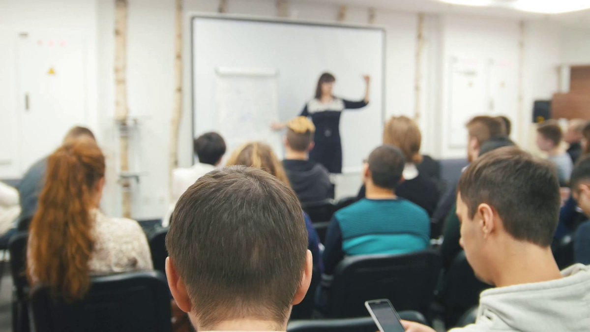 CALLING ALL BUSINESS OWNERS. 📣On Thursday 17th May we're hosting a 90 minute seminar at the N.London Business Park titled " How to get more business through social media".📱To register: skdl.co/SmhmSXFp3L