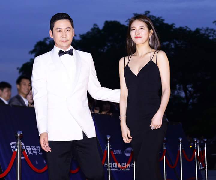 BGforHeart's tweet photo. 18•04•13
ชินดงยอบx #ซูจี x #พัคโบกอม จะเป็นพิธีกรงานประกาศรางวัล Baeksang Arts Awards ครั้งที่ 54 
☑️งานจะจัดขึ้นในวันพฤหัสบดีที่ 3 พฤษภาคมนี้ค่ะ✔
..source..
https://t.co/ISrFIEbaRL
 
#54thBaeksangArtsAwards #MCPark #ParkBogum #박보검 #パクボゴム #パクボコム #ボゴミ #朴寶劍 https://t.co/ak4KexmXG3