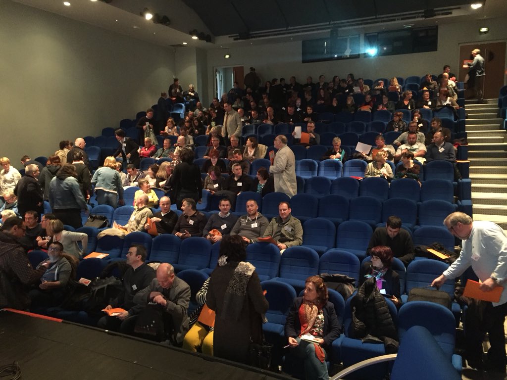 Le progrès #social en #Bretagne c est nous ! Rassemblement de plus de 200 militants à #vannes avec <a href="/V_Descacq/">Véronique Descacq</a> secrétaire générale adjointe <a href="/CFDT/">CFDT</a> enjeux du #dialoguesocial témoignages d équipes, actions développement sont au programme de cette journée <a href="/CfdtBretagne/">CFDT Bretagne</a>