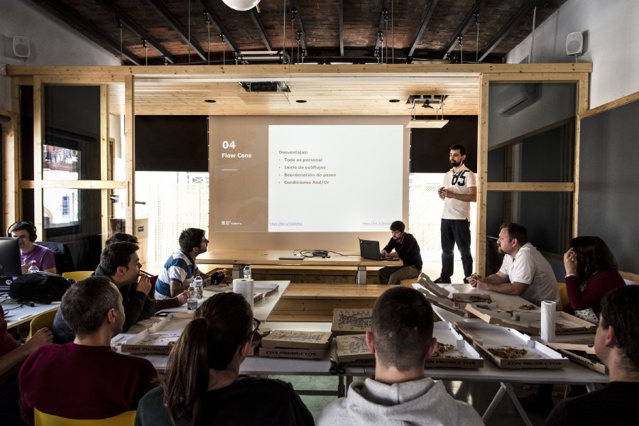 tokiota_IT's tweet photo. Ayer fue JueveX y tuvimos charlas por partida doble: nuestro #SharepointTeam hablando de Flow, Azure Logic Apps, Nintex y Webhooks (junto, pero no revuelto) y el #DevTeam con una introducción a CQRS. Nos encanta compartir conocimiento y experiencias. #KeepLearning https://t.co/d21PMr9S5Y