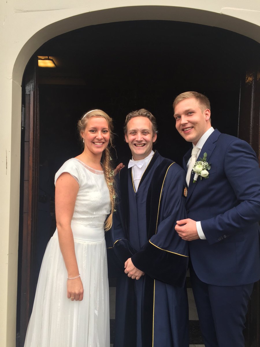 Wat een prachtig stel! @jessek1995 en @leandrahokke trouwden gisteren in het schitterende <a href="/OudeStadhuys/">Het Oude Stadhuys</a> Gouda
Eervol om de oudste zoon van onze lieve vrienden @gertjankats en @jantinekats te trouwen. Veel zegen en geluk 👍