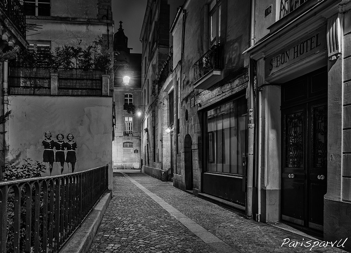 Paris France
La Balade du Vendredi via <a href="/ParisparvU/">VU</a> 
rue Saint-Bon dans le 4ème arrondissement

 x.com/ParisparvU/sta…