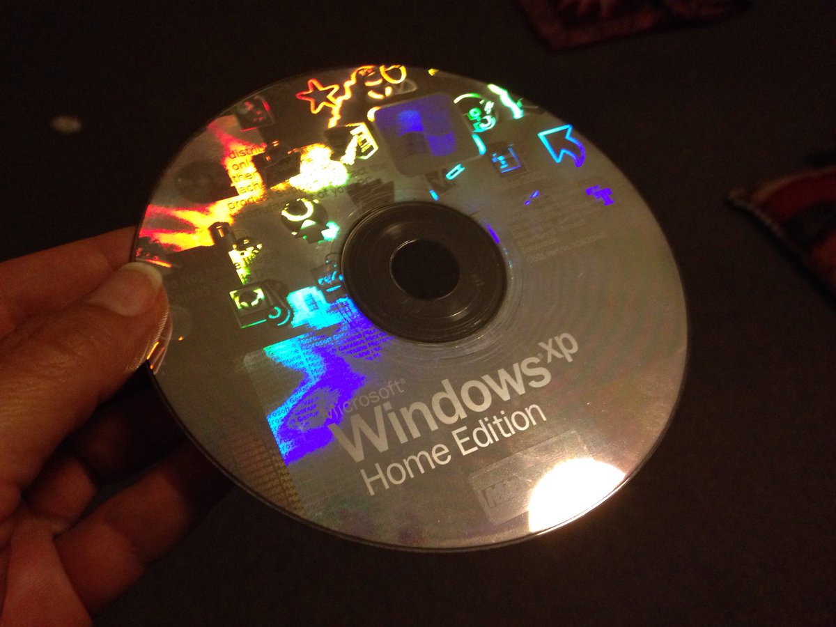 TheOtherTara's tweet image. Today's #Landfill contribution. #RIPWindows 
(I moved some things on a shelf and it rolled out. I need to go through the rest of the shelf!)