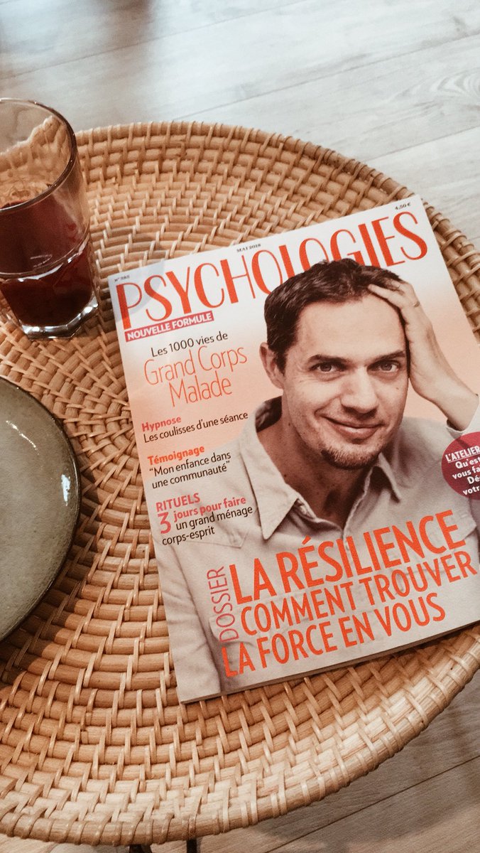 Swiiitch's tweet photo. Présentation de la nouvelle formule de notre partenaire @Psychologies_ 👏🏻👏🏻👏🏻
#vendredi #bienetre #ikigai #chezsimone #paris #press https://t.co/NOYlQGE7cS