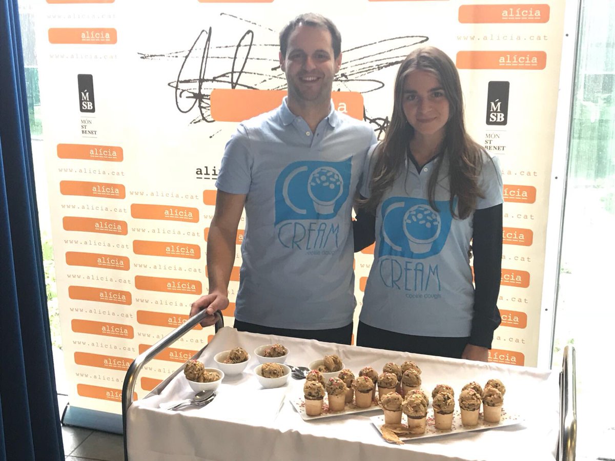 esFIAB's tweet photo. Primer equipo: Jorge y Natalia de @UniBarcelona presenta #CoCream #Ecotrophelia https://t.co/6omOqi3YMv