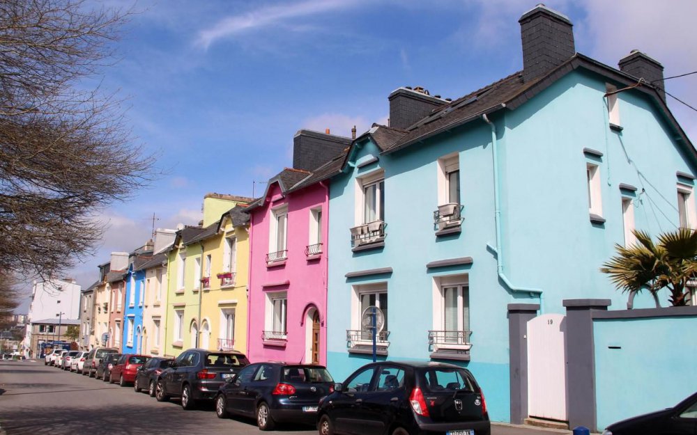 Le signe d'espoir du jour : en colorant ses maisons, @BrestFr devient plus joyeuse et crée du lien social ! via <a href="/le_Parisien/">Le Parisien</a> <a href="/NoraMoreauBZH/">Nora Moreau</a> leparisien.fr/societe/en-col…