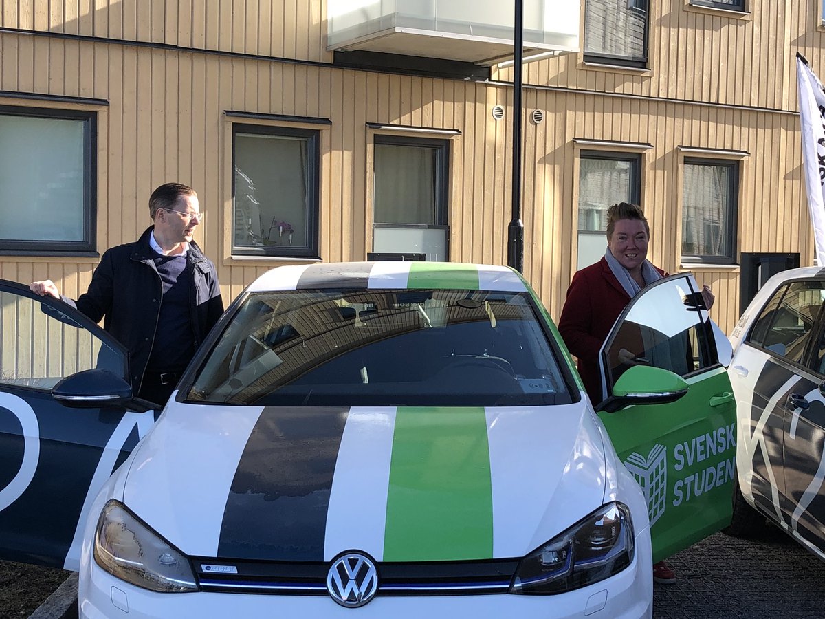 emmannyborg's tweet photo. Spännande dag på jobbet när @SvStudenthus invigde elbilspoolen #Bobil på vårt studentboende i #örebro. Tack @ullissandberg för din medverkan https://t.co/YwGfAjOdDu