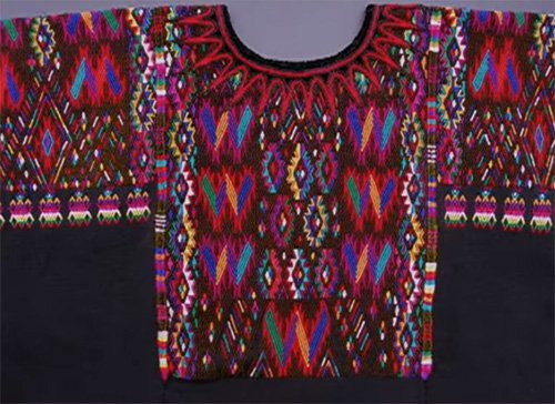 Beautiful woven pattern on #huipil from Chichicastenango (#Guatemala). Huipil is the traditional #blouse worn in several countries of #American continent: Guatemala, #Mexico, etc. This blouse or tunic originates from #Maya culture.
#embroidery #weaving #folkdress #folkclothing
