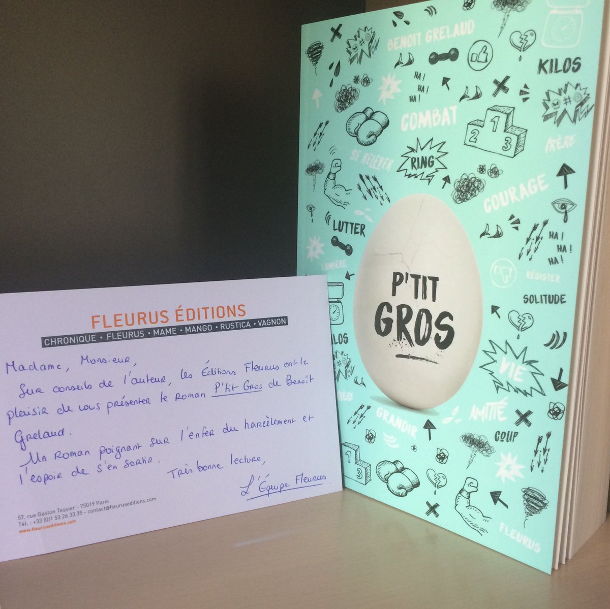 Reçu aujourd'hui au siège de l'asso, le livre "P'tit Gros" de Benoit Grelaud raconte l'histoire d'Alex, un garçon en surpoids qui doit affronter les moqueries de ses camarades d'école...
Merci <a href="/Fleurus_Num/">Fleurus Numérique</a> et <a href="/grelaud_benoit/">Grelaud</a> pour le livre ! On va le dévorer ! #harcelementscolaire