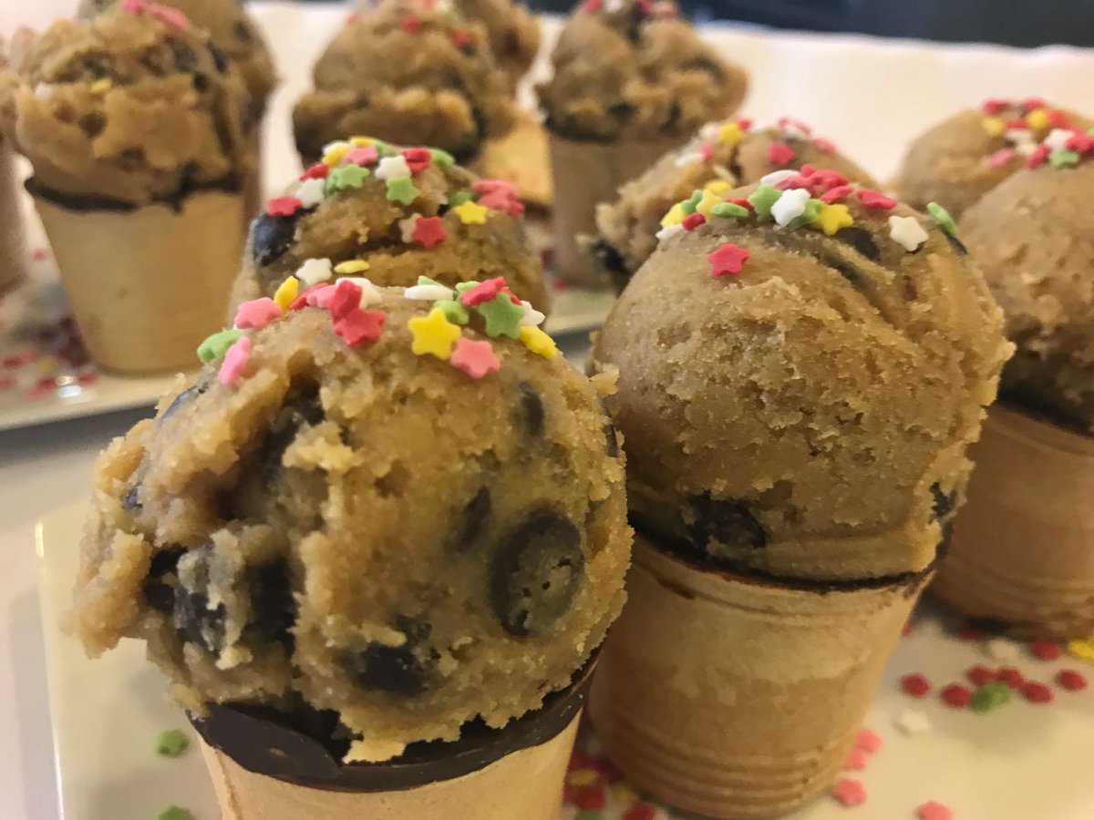 esFIAB's tweet photo. El dulce es la apuesta de #CoCream @UniBarcelona una masa de galleta sin hornear donde el sabor y la textura es inmejorable 😋😊 #Ecotrophelia https://t.co/Ju5lWd3uN5