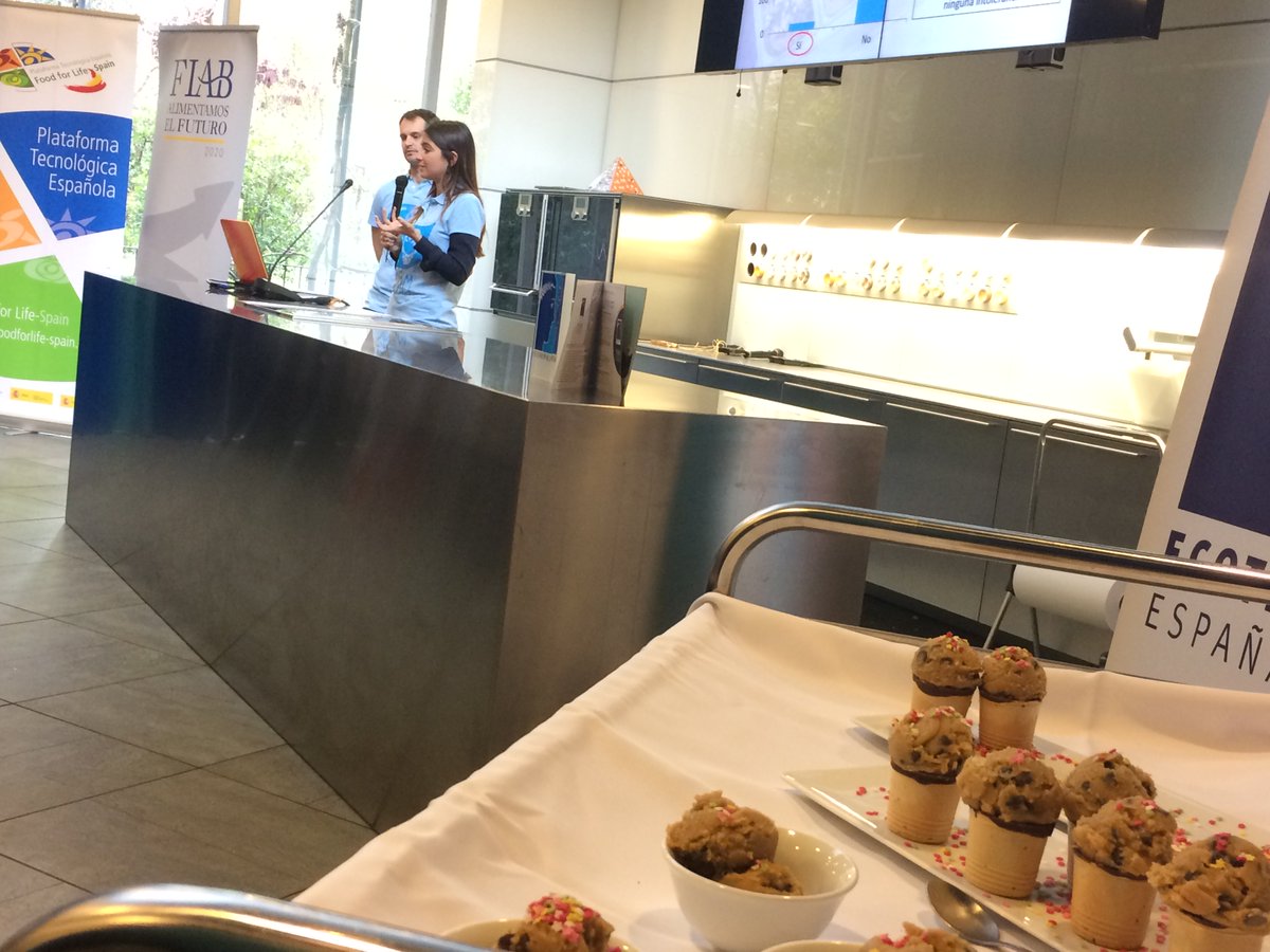 esFIAB's tweet photo. La adaptación y personalización de #CoCream al público con intolerancias y alergias alimenticias y la #economiacircular y residuo cero es la apuesta de @UniBarcelona #Ecotrophelia 2018 https://t.co/vMWJawUtER