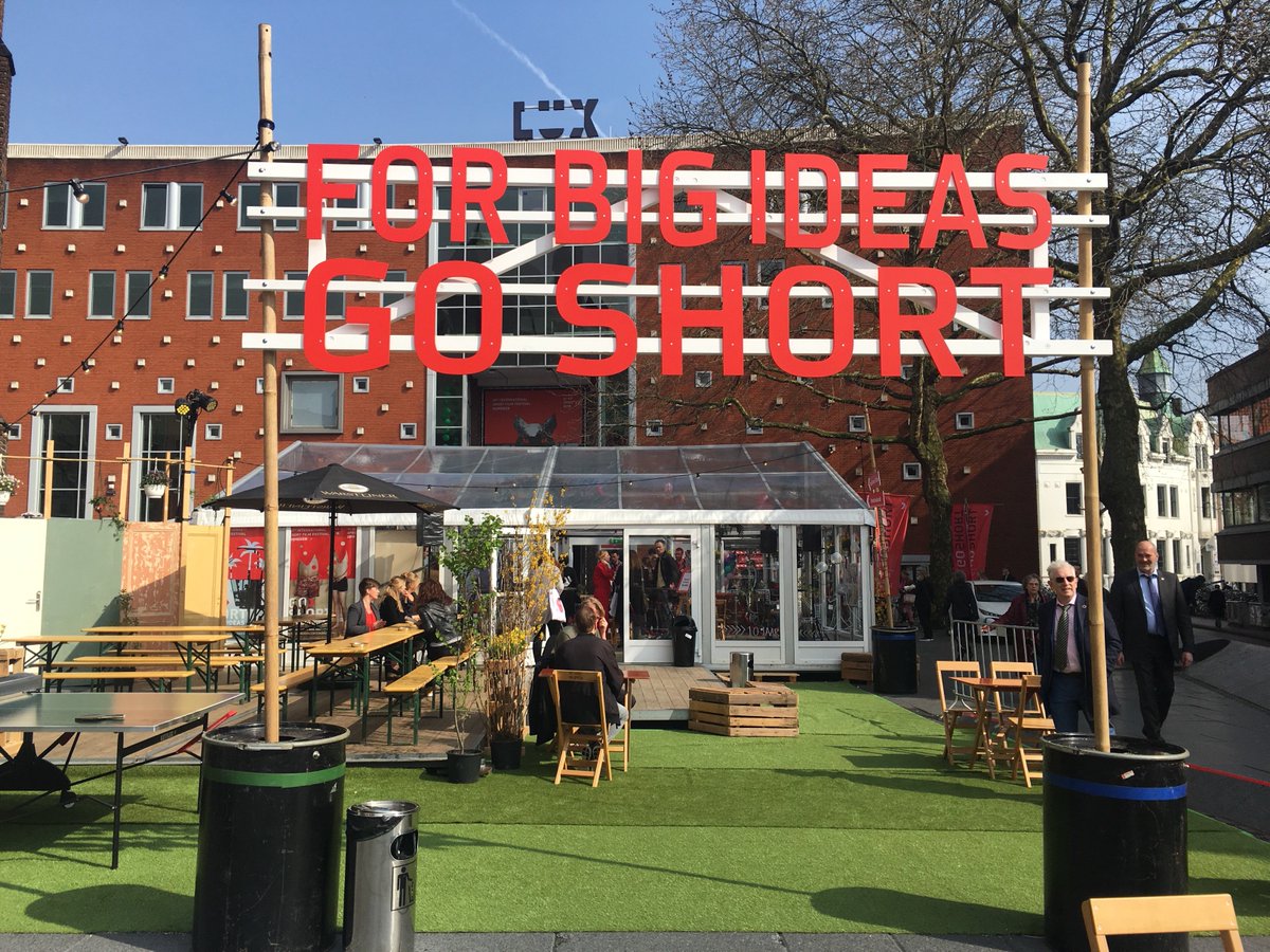 IrelandinNL's tweet image. Ambassador @kevinthehague delighted to open #FocusOnIreland @goshortfilmfest 11-15 April #Nijmegen and see wonderful Irish short films ☘️ Don’t miss your chance to see #AnimationNation #HomeSweetHome and #GoingForGold goshort.nl/en/nieuws-en/f… Hartelijk bedankt #GoShort2018