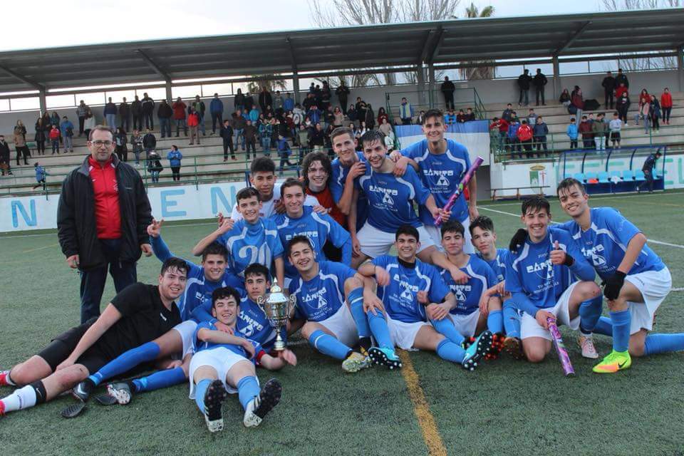 FornaJuveniles's tweet photo. Después de descansar por todo lo vivido, podemos decir que somos CAMPEONES DE LIGA, enorme el esfuerzo de ayer #AupaForna 💙💪⚽️ https://t.co/quLHvfZlzd