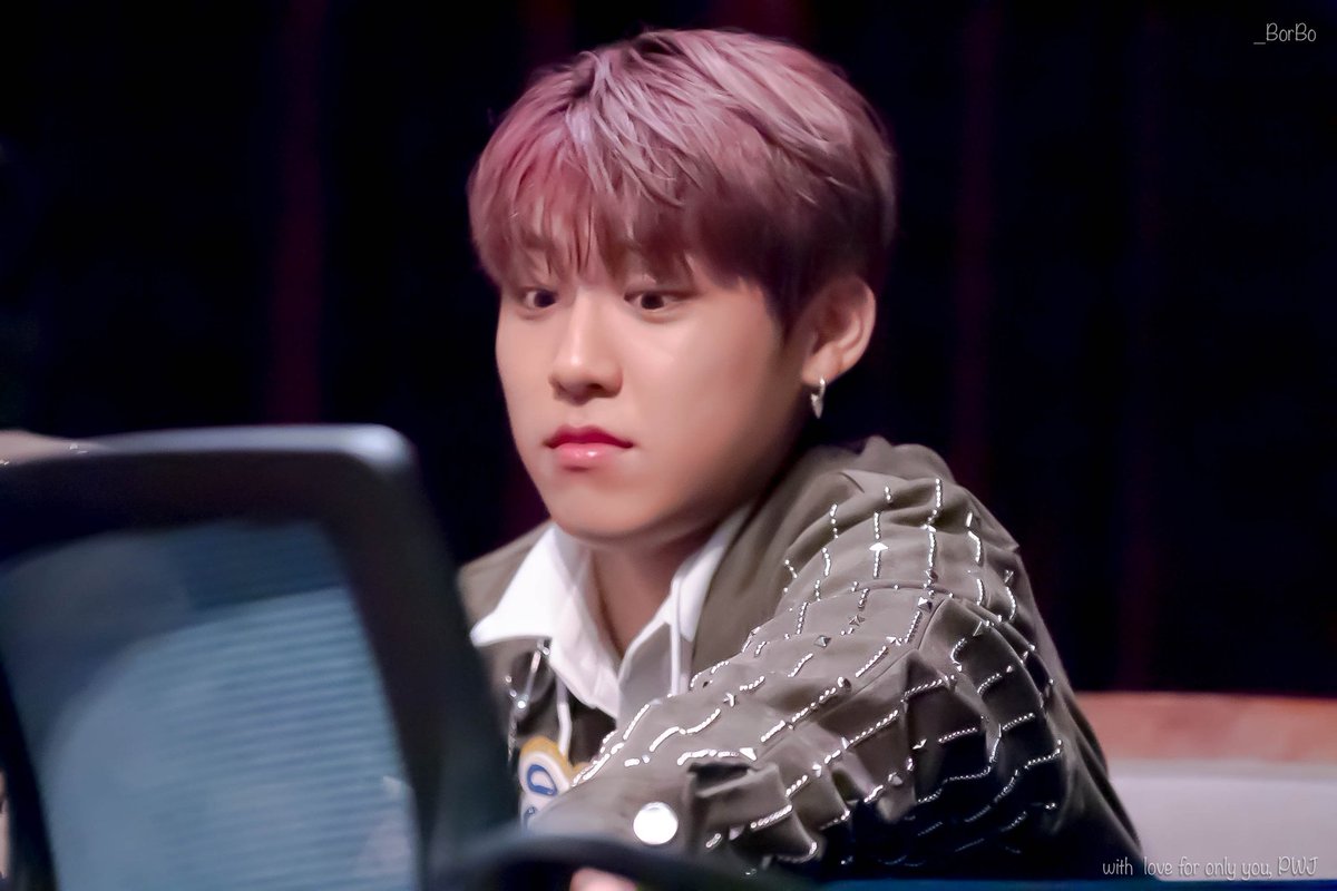 _BorBo's tweet photo. เก้าอี้นางเลื่อนละนางคว้าใหญ่เลยฮือออ เอ็นดู ㅠ ㅠ https://t.co/T8yHaTSty1