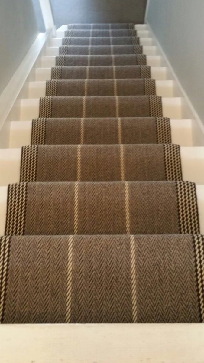 HarleyCarpets's tweet photo. @Roger_OatesUK elegant stair runner https://t.co/YlkDa2GCH8