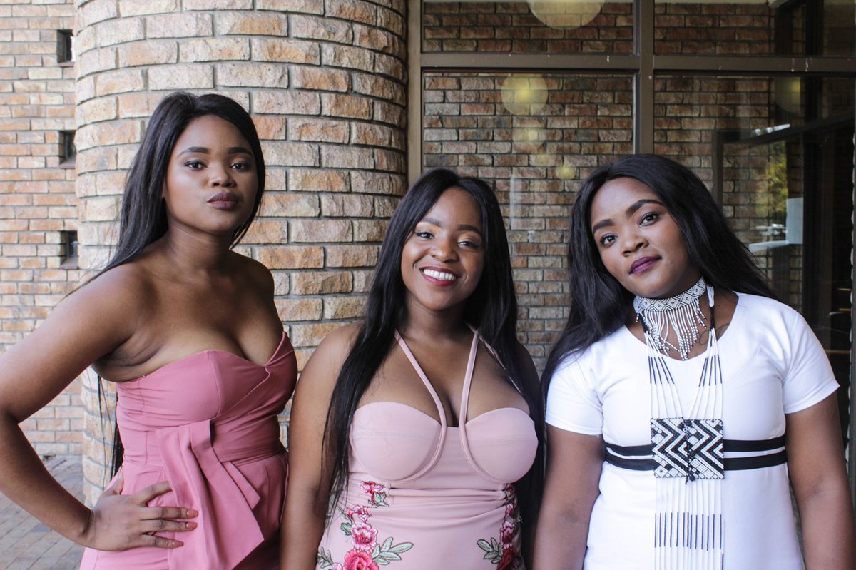 Simelane_Zatu's tweet photo. Man I love seeing people graduate. The joy &amp; happiness it brings. Congrats once again @ZeemNkubungu 🎓
#UWCGraduation2018
#BlackExcellence 👌🏽

📸 : @Sim021Pictures https://t.co/2jW7vD1xS2