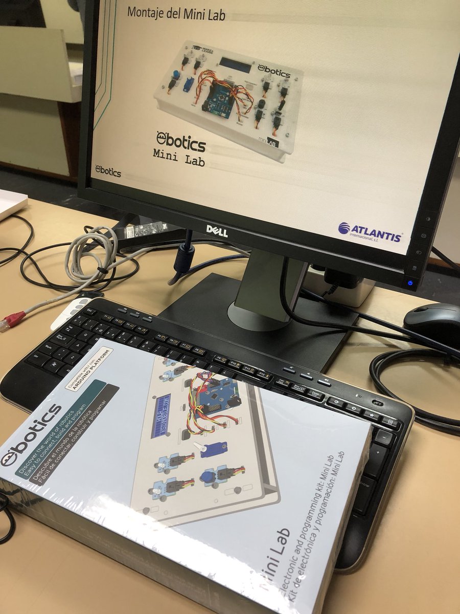 xaloc_edu's tweet photo. Matí de robòtica amb arduino a càrrec del sr. @Ll_Molas #6prim #2eso #4eso @AtlantisTelecom #arduino #minilab #makeandlearn https://t.co/s436oCsr8a