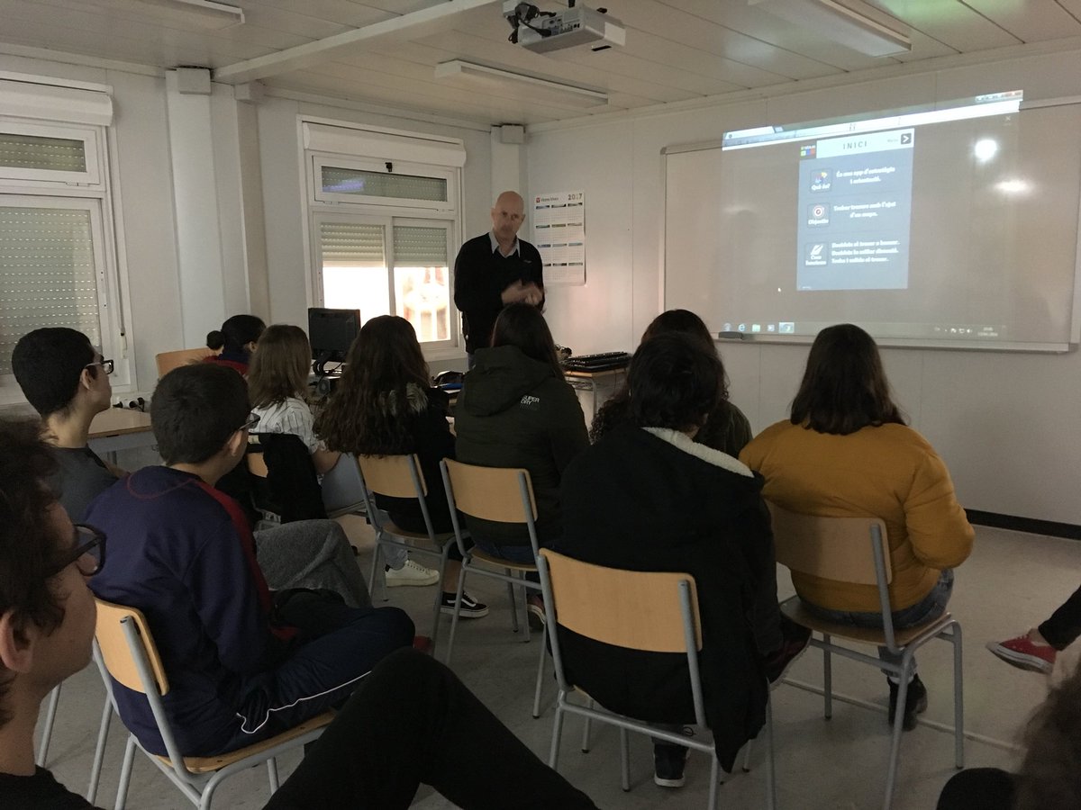 insvallbona's tweet photo. En Joan Serra de Talentia Gestió ens mostra l’app TREBUS que farem servir amb els alumnes de l’intercanvi amb França #TREBUS @talentiagestio #intercanvi #education #technologies https://t.co/rQWHlVUw1T