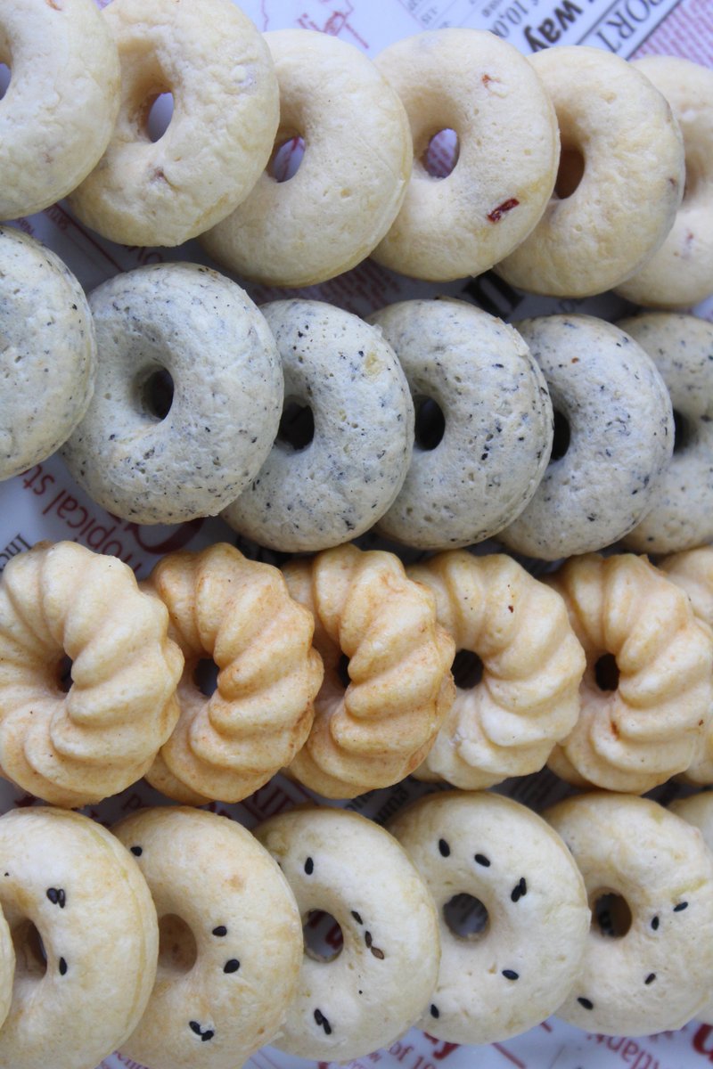 はらぺこ わんこ用おからドーナツ焼きたてです 今回の期間限定はいちご 今年は自家製の苺チップスを生地に練り込みました いちごドーナツ 期間限定 犬のおやつ 無添加 手作り はらぺこ はらぺこ わんこ用おからドーナツ焼きたてです 今回の期間限定はいちご 今年は自家製の苺チップスを生地に練り込みました いちごドーナツ 期間限定 犬のおやつ 無添加 手作り はらぺこ