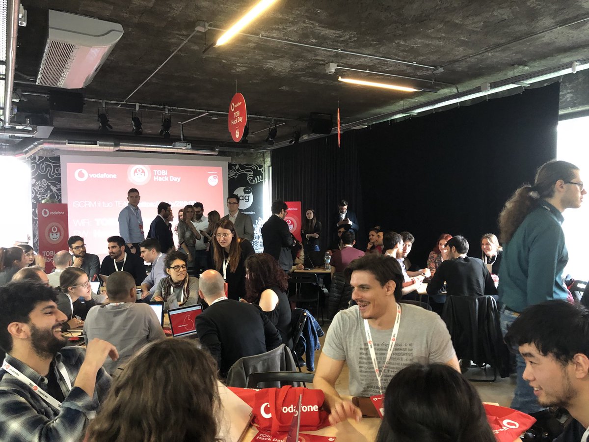 TalentGardenit's tweet photo. Si formano i gruppi, a #TAGCalabiana si entra ufficialmente nel vivo di #VodafoneHack! @VodafoneIT https://t.co/h5csg9Gaz7